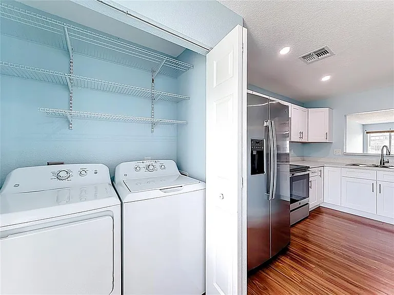 2260 Grenwich Ave #2260 — Photo 12