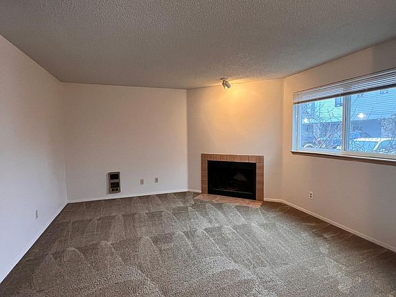 3rd image of 10522 Lake City Way NE APT 408