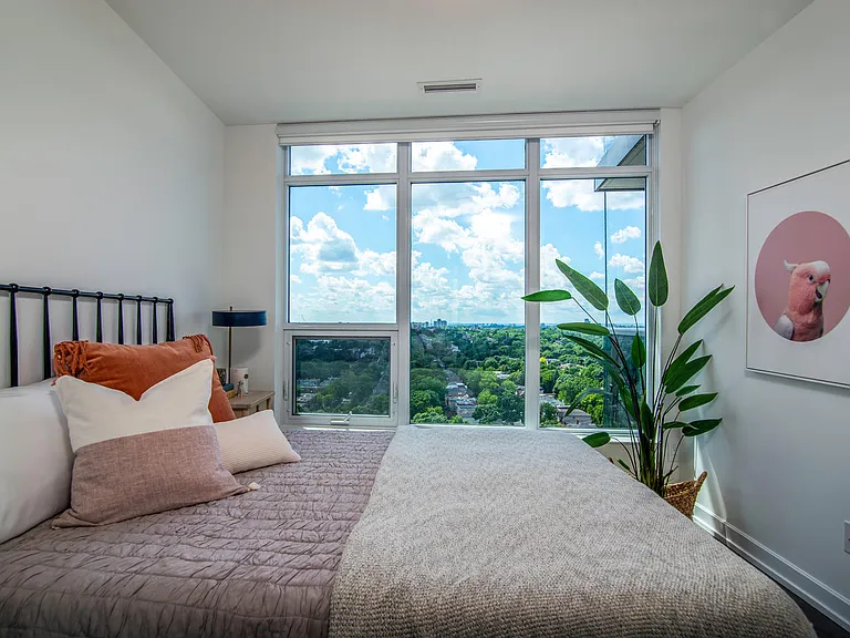 19 Erskine Ave #1810 — Photo 9