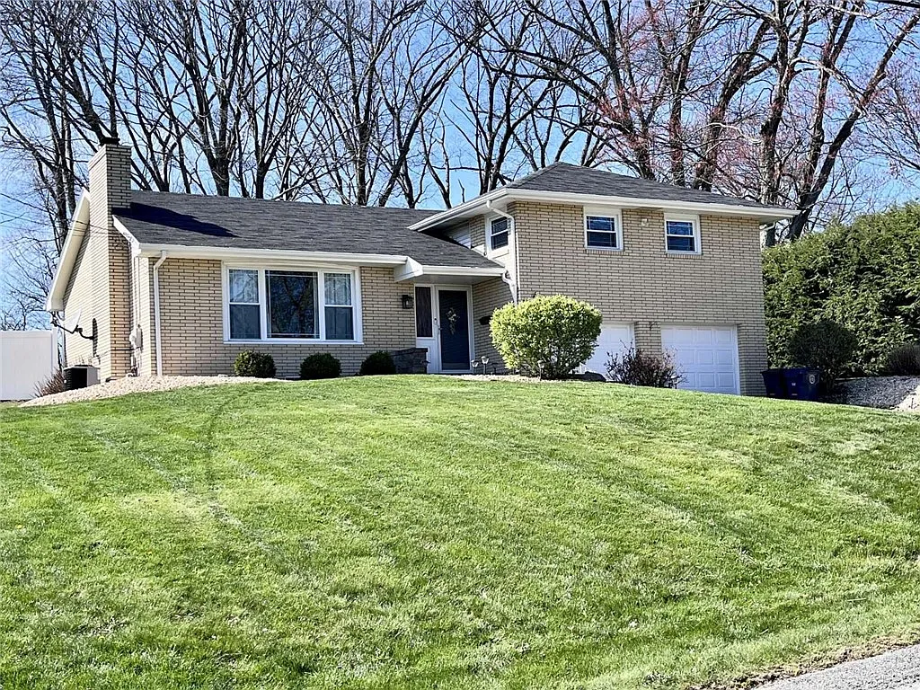 124 Elm Dr photo 1