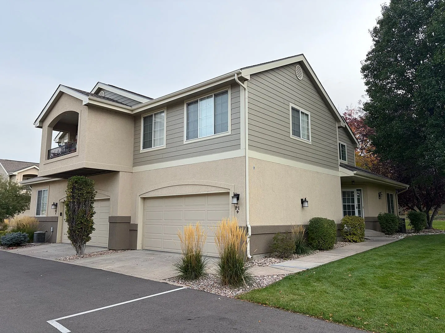 Spacious 3-Bedroom Condo with Vaulted Ceilings, Private Patio & Attached Garage — Photo 2
