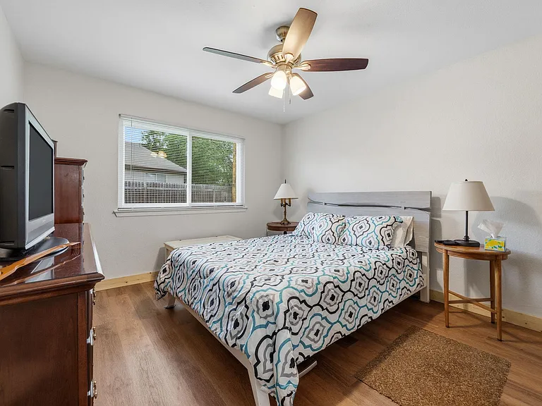 513 Texas Ave — Photo 17