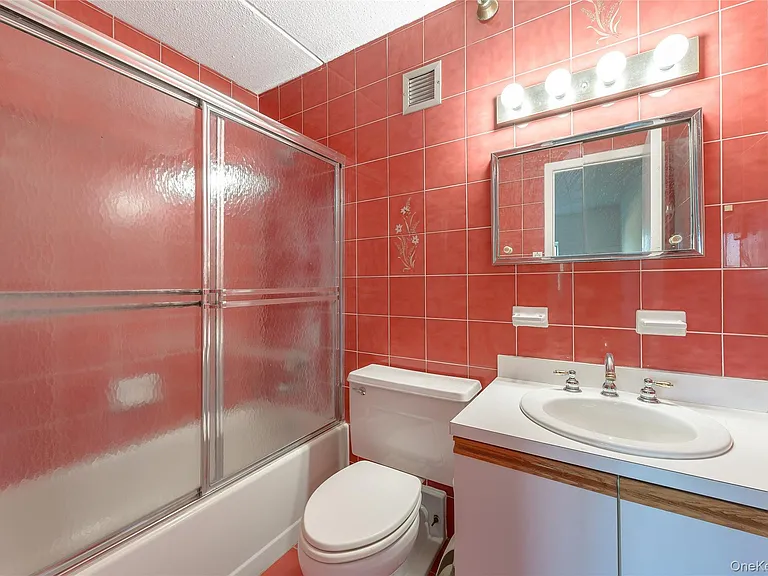 205 Mineola Blvd #3G — Photo 15