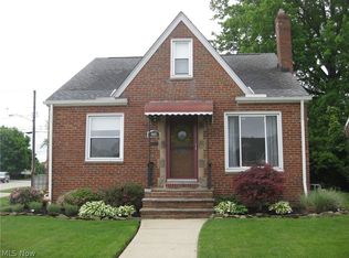 8123 Deerfield Dr, Parma, OH