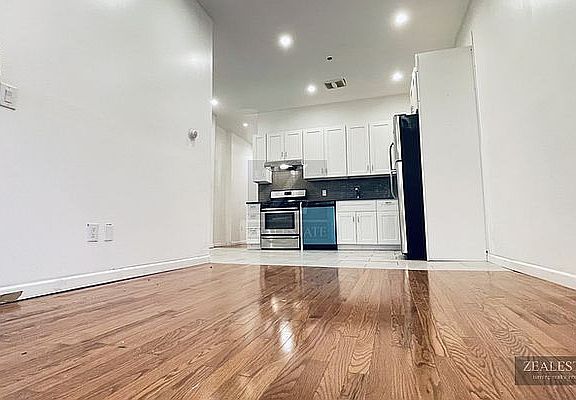 4th image of 318A 21st St #3