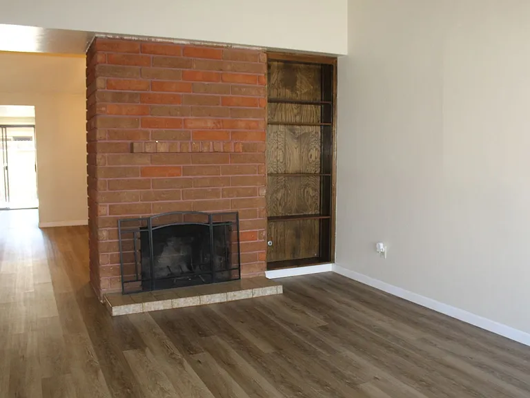 7608 Stockdale Hwy — Photo 3