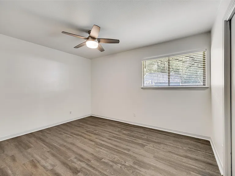 8803 Westover Club Dr #B — Photo 15