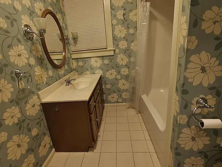 114 W Lexington Ave — Photo 57