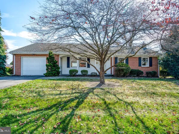 41 Dawn Ave, Akron, PA 17501