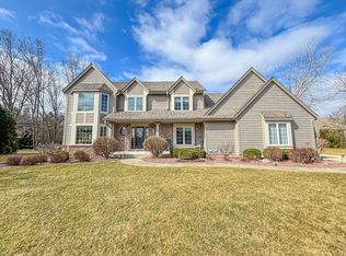 14655 W Meadowshire Dr, New Berlin, WI 53151