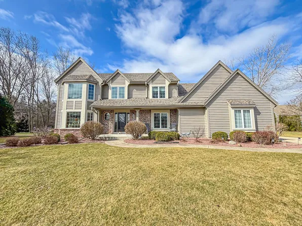 14655 West Meadowshire DRIVE, New Berlin, WI 53151