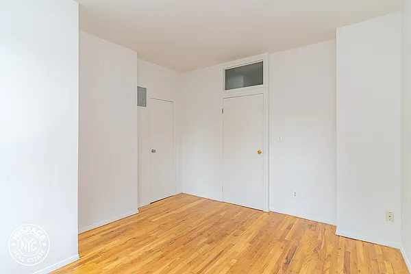 Rented by MySpaceNYC | media 7