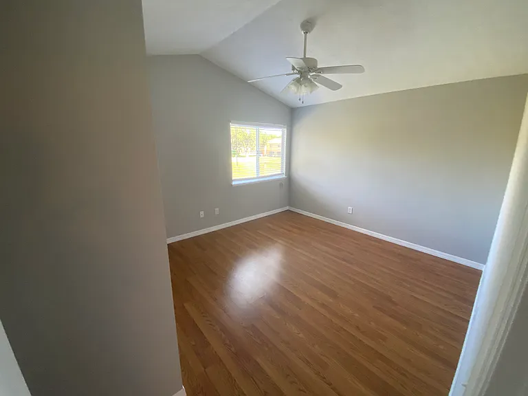 419 Wilton Cir #419 — Photo 2