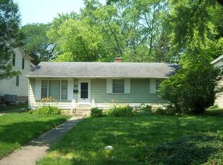 926 S Gables Blvd, Wheaton, IL 60189