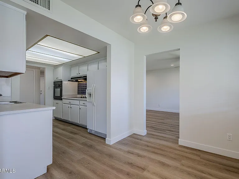 1904 E Manhatton Dr — Photo 17