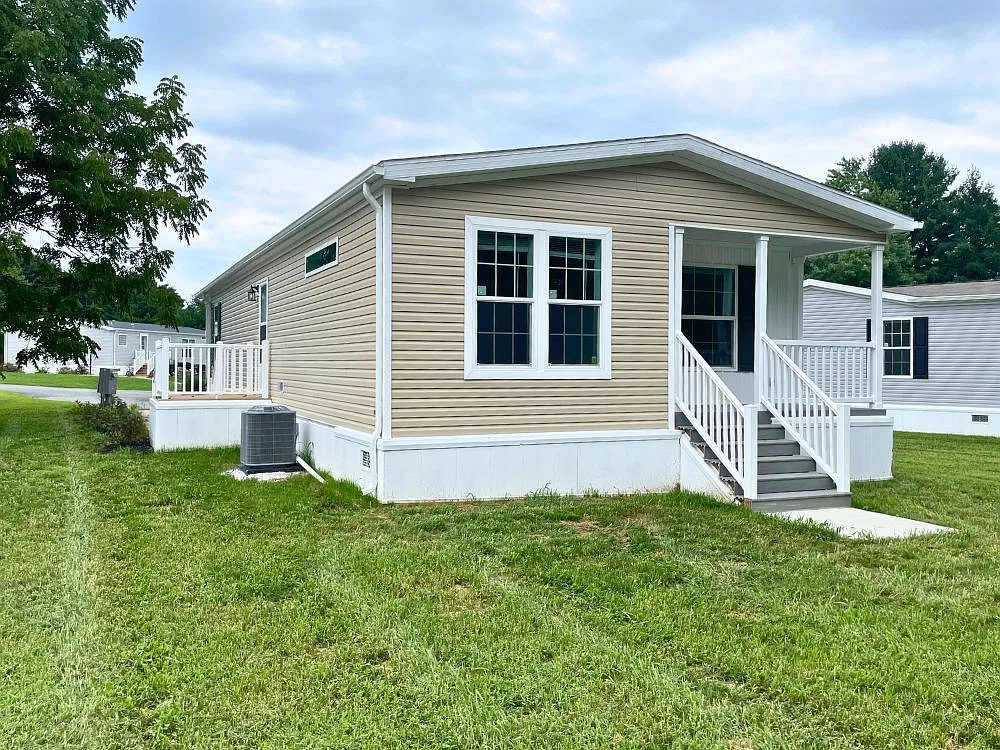 3 bed, 2.0 bath, 1460 sqft, $1,975 — Photo 2