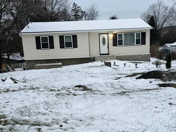 19 Cedar Ln, Wingdale, NY 12594