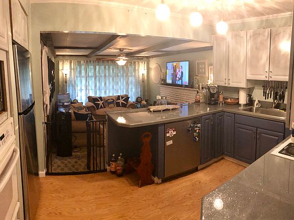 3rd image of 26 Marilyn Ave