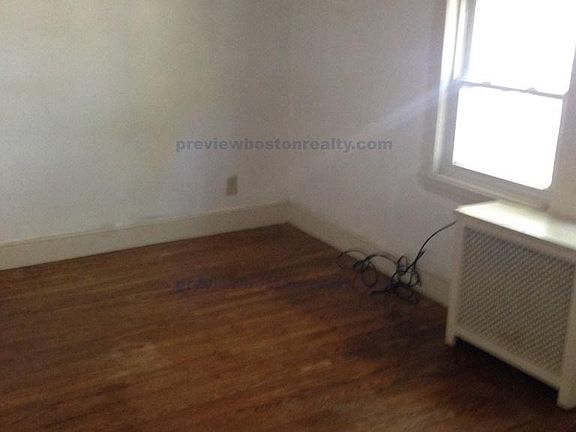 2nd image of 29 Dighton St #Hl4