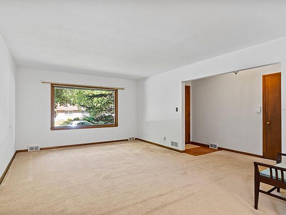 3rd image of 509 S Greenfield Ave