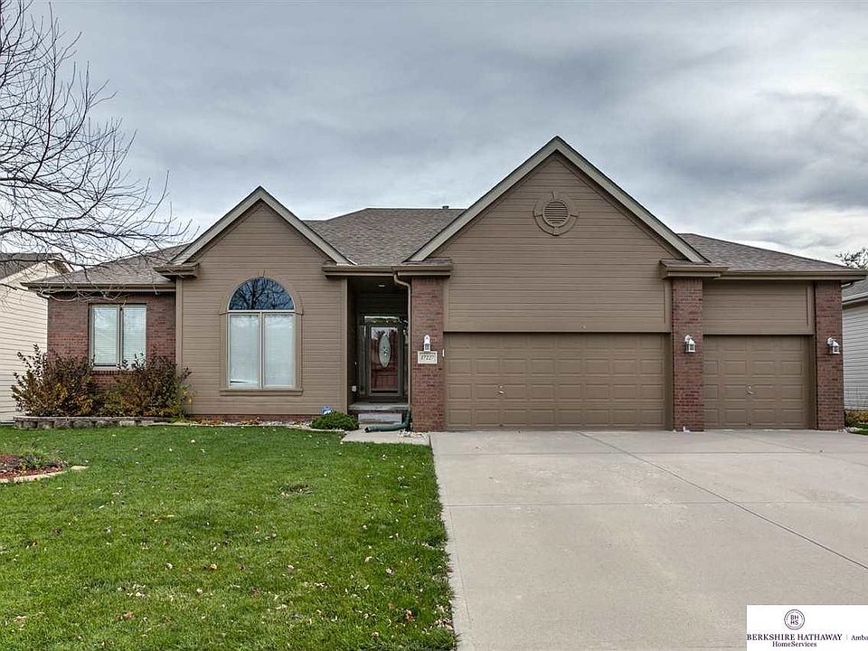 1st image of 17227 S Creek Cir