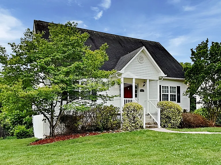 4602 Bottoms Rock Ln — Photo 1