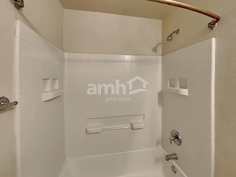 212 Hereford St — Photo 10