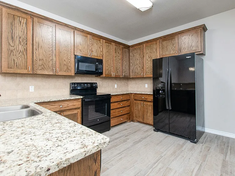 2551 Leroy Ln #B — Photo 6