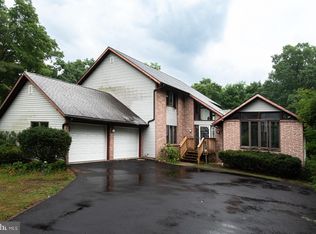 4 Ivy Ct, Douglassville, PA 19518