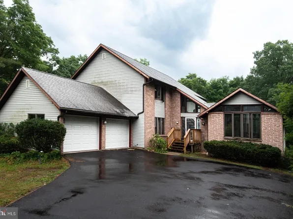 4 Ivy Ct, Douglassville, PA 19518