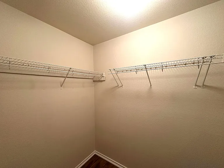 200 Meadow Park Dr — Photo 7