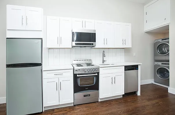 Rented by Bohemia Realty Group | media 14