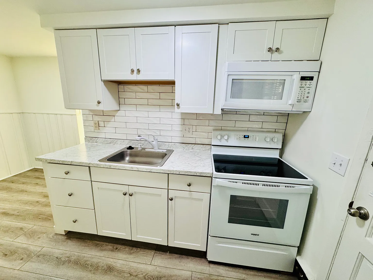 Studio, 325 sqft, $895 — Photo 2