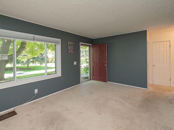 3rd image of 2236 Hillsdale Ave
