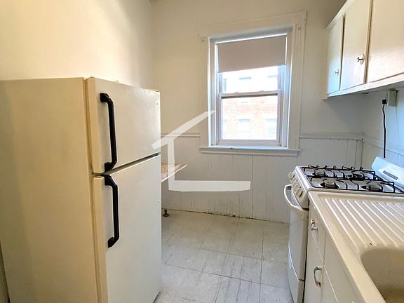 3rd image of 12-5 Walbridge St #12
