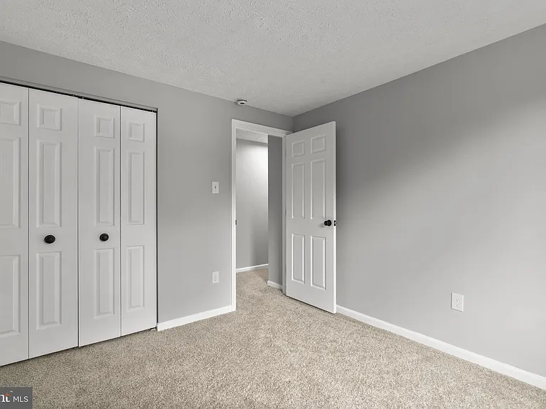8428 Braddock Way — Photo 32