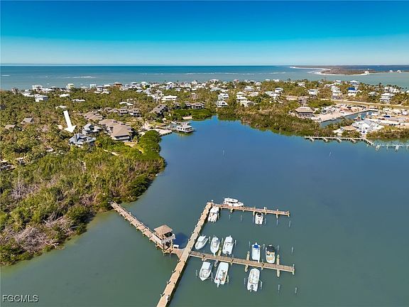 4th image of 4490 Harbor Bend Dr