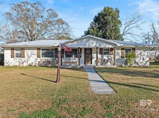 22170 Fairway Dr, Robertsdale, AL 36567