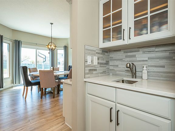 5th image of 4102 Belair Dr