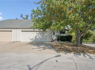 7046 N Askew Ave, Kansas City, MO 64119