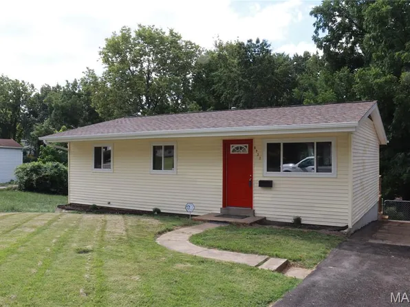 8922 Higginson Dr, Saint Louis, MO 63121