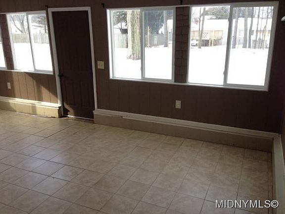 5th image of 11 Walnut Dr