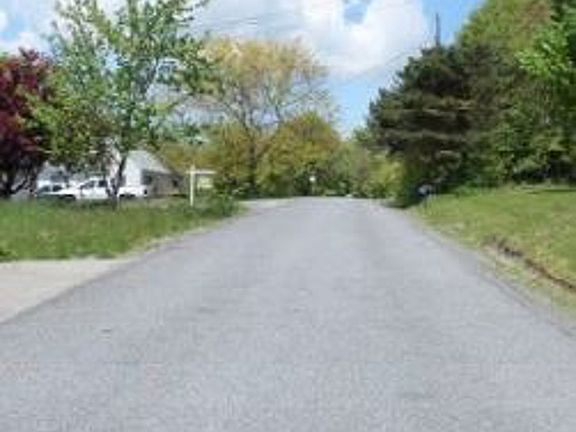 Exterior Neighborhood (street photo)