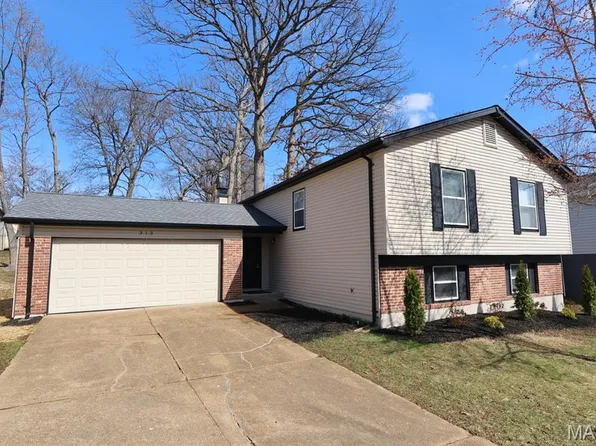313 Brightfield Dr, Ballwin, MO 63021
