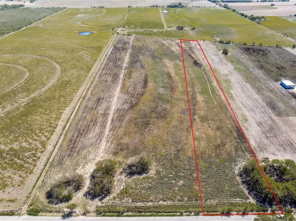 7 Section House Rd, Ennis, TX 75119