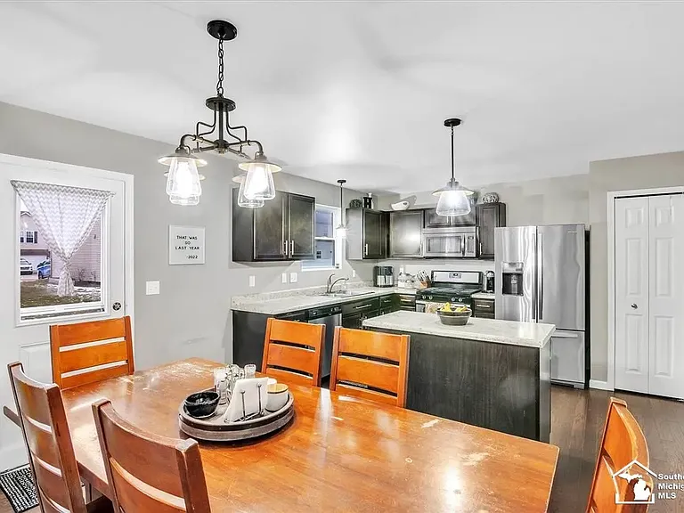 8422 Walnut Hl — Photo 12