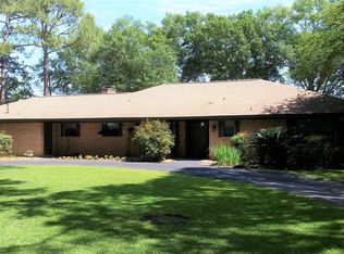 211 Silver Saddle Dr, Angleton, TX 77515