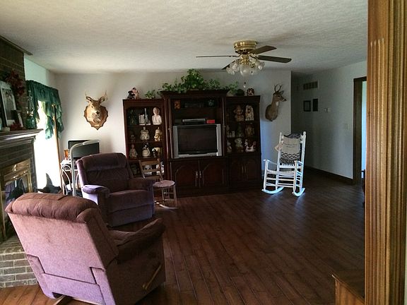5th image of 155 Loretta Dr