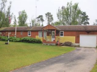 N9886 Parkway Rd, Crivitz, WI 54114