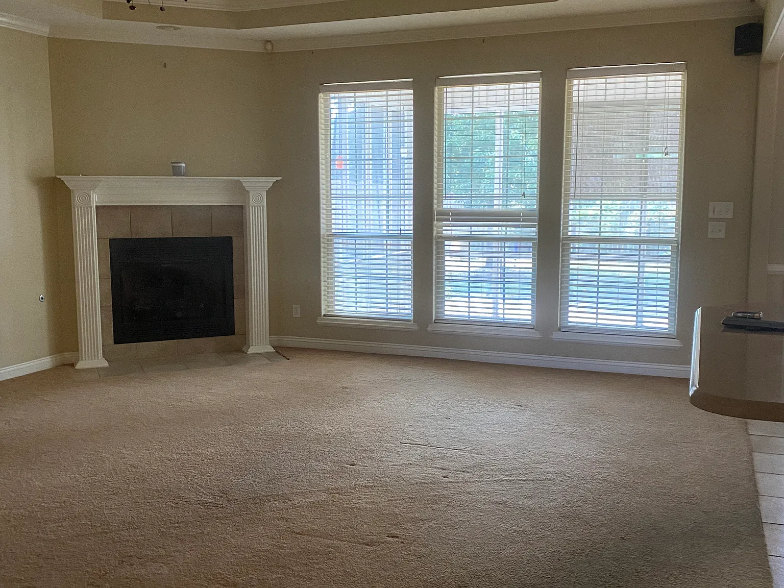 4 bed, 2219 sqft, $2,300 — Photo 4